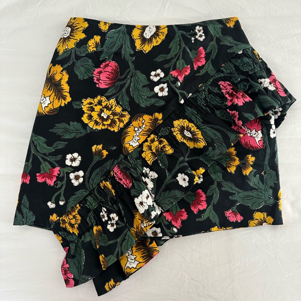 Mini skirt with wrap around ruffle in beautiful floral print